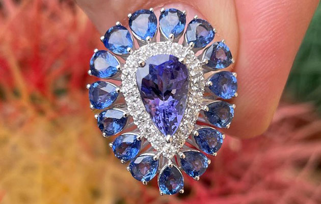 Luce nuestras joyas con piedras preciosas este verano