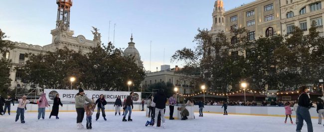 Pista de Hielo Plaza Ayuntamiento Comercios Valencia Centro